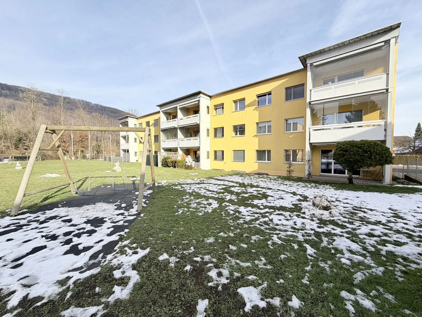 Family-friendly 4.5-room apartment with plenty of light and green space - Photo 1 of 12