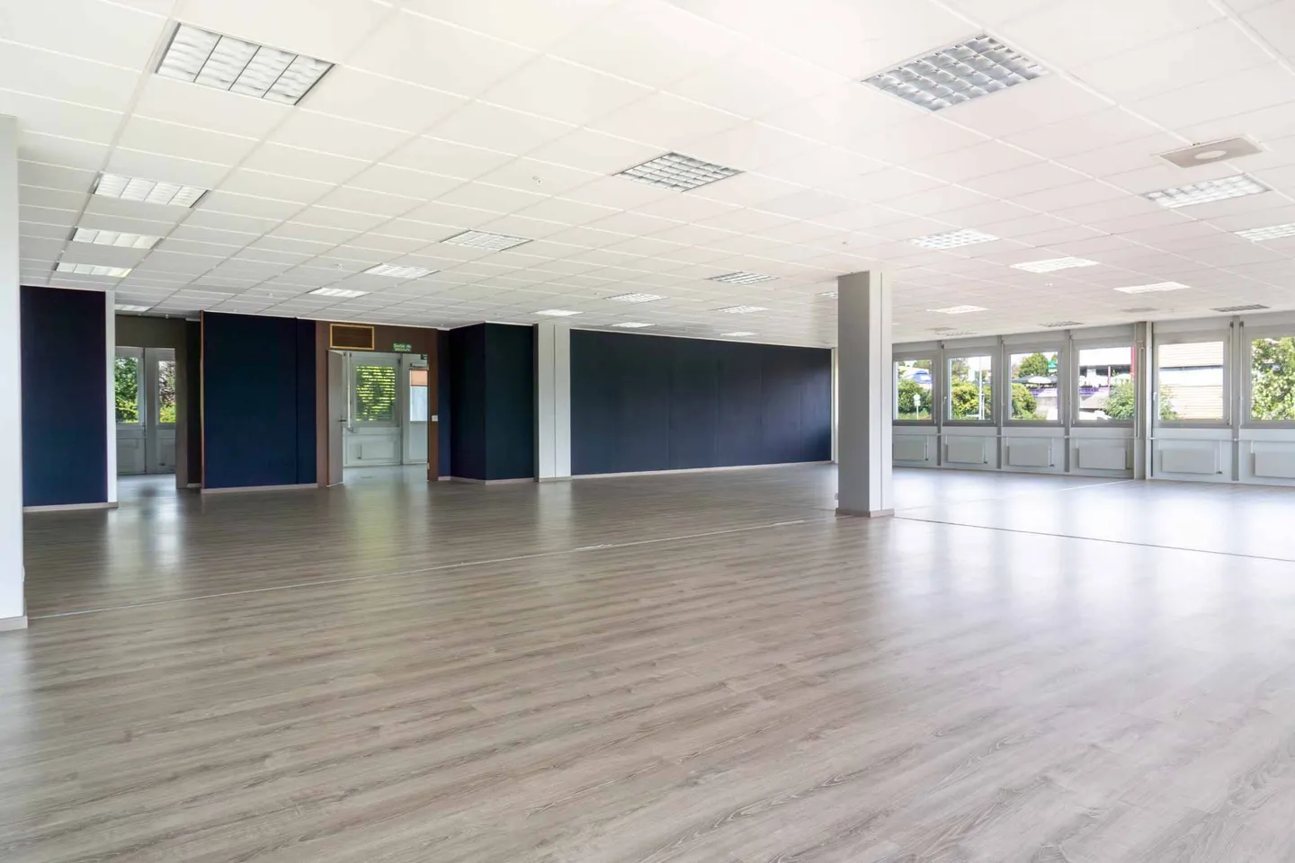 Vicino all'autostrada con parcheggi e spazi commerciali a partire da 40 m² - Foto 5 di 5