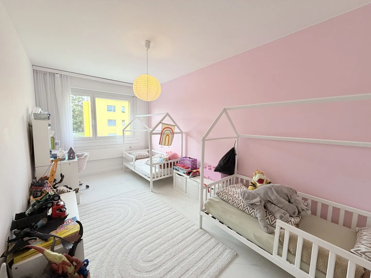 Family-friendly 4.5-room apartment with plenty of light and green space - Photo 7 of 12