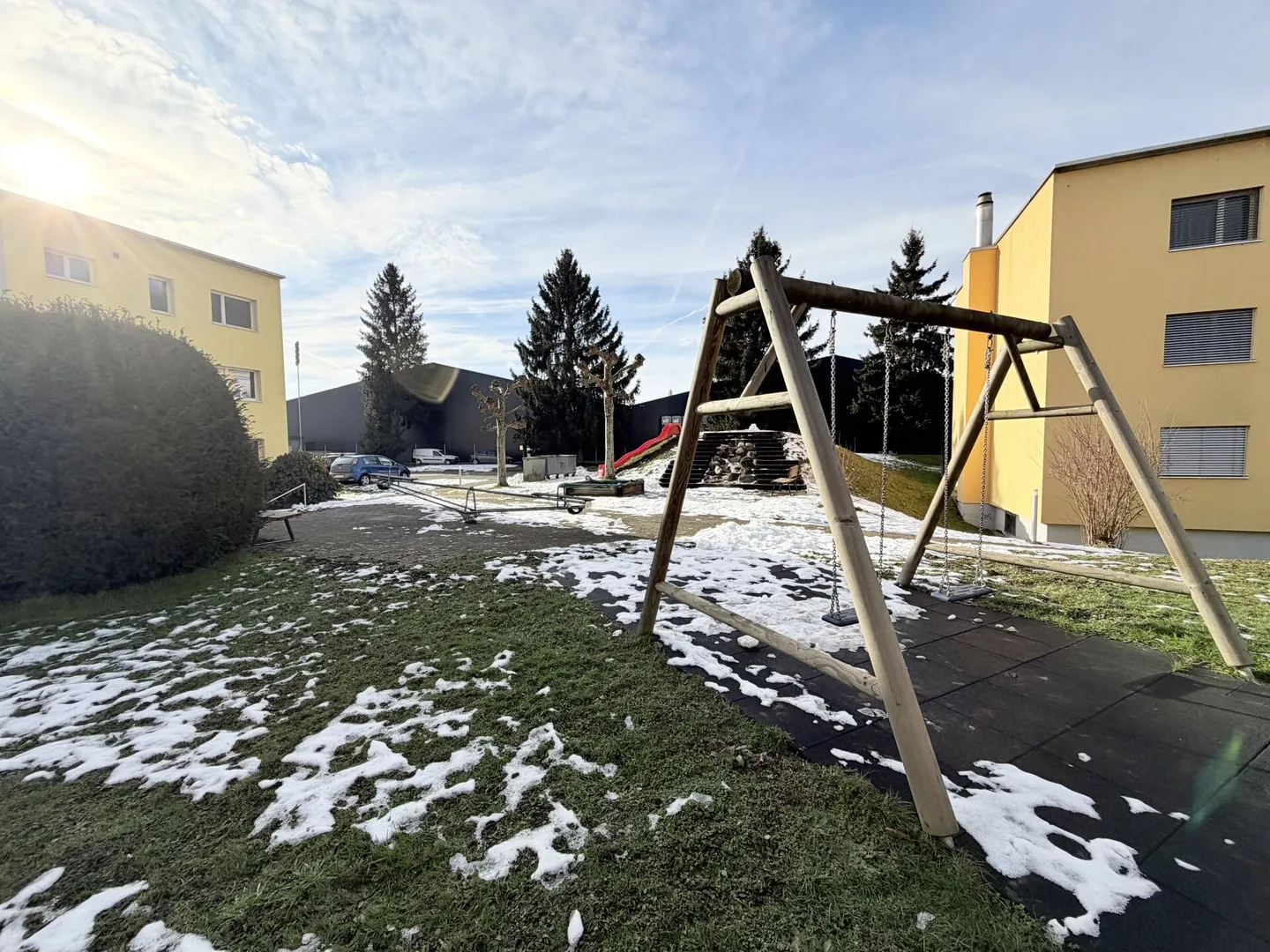Family-friendly 4.5-room apartment with plenty of light and green space - Photo 11 of 12
