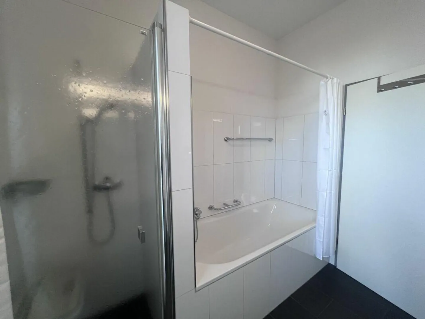 Noble Garden Apartment Fully Automated - Photo 12 of 16