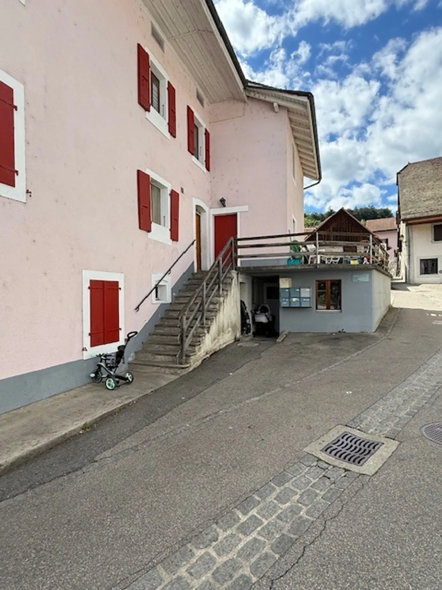 For rent - Outdoor parking N°6 - Ruelle des Vaux 1 - Lucens - Photo 1 of 2