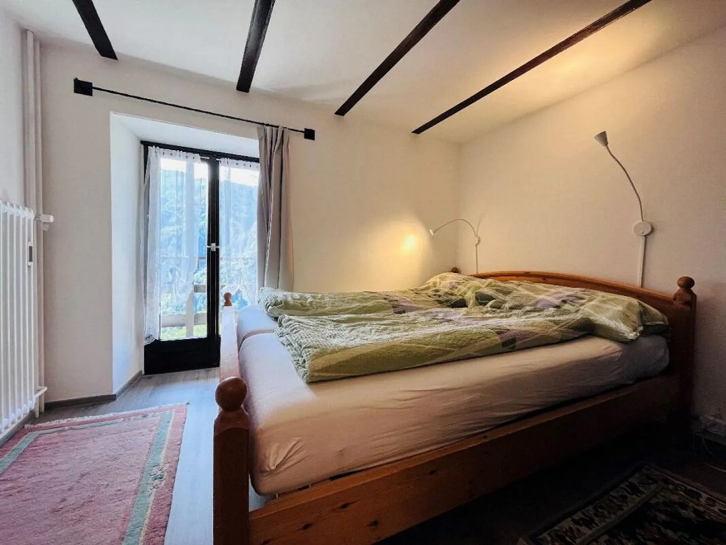 Casa rinnovata con 3 appartamenti di 3 ½ locali,  con terreno | Renovierte Haus mit Drei 3 ½ Zimmer Wohnungen  mit Bauland - Foto 2 di 7