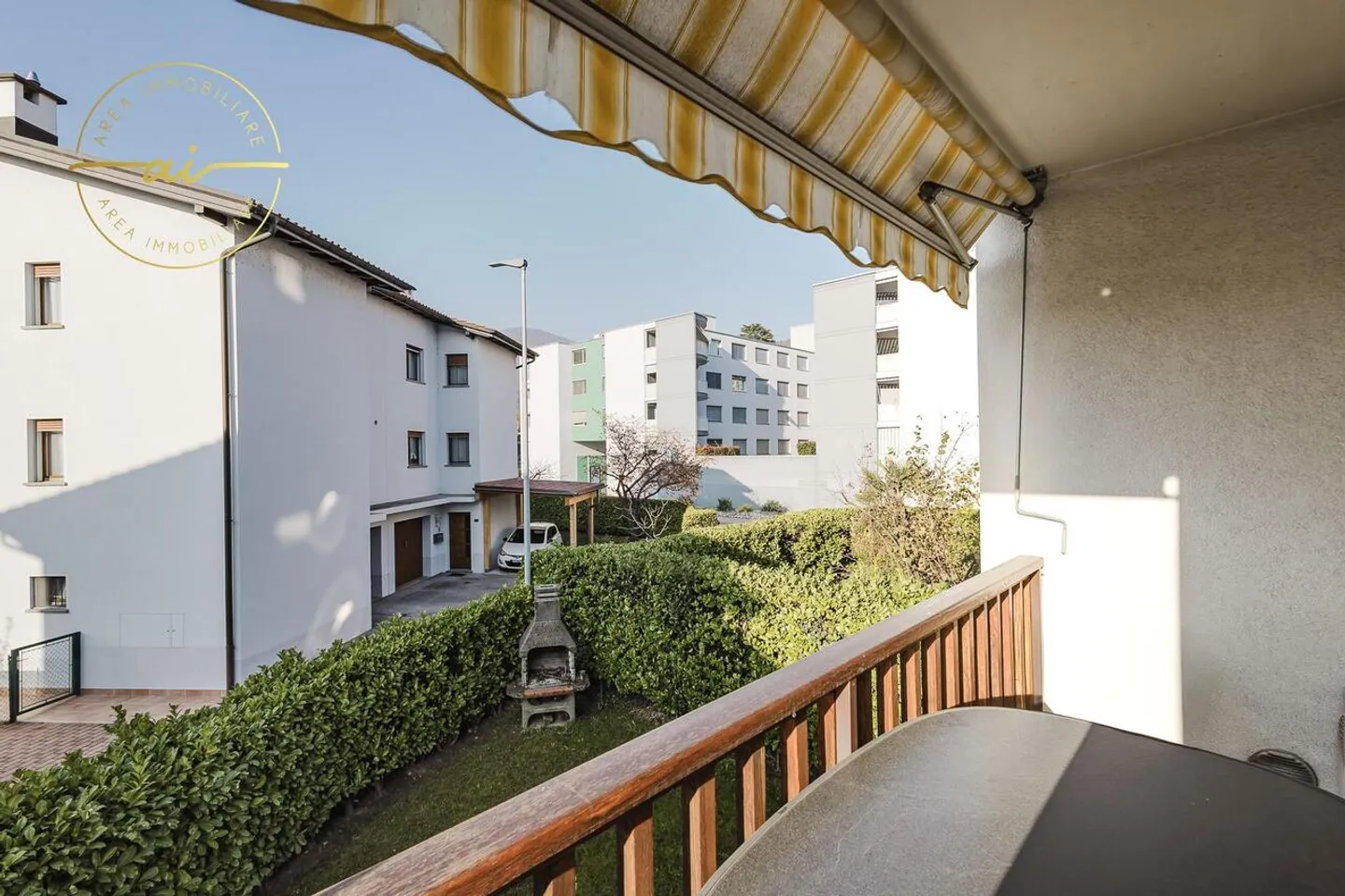 VILLETTA CONTIGUA DI 5.5 LOCALI CON GIARDINO A MORBIO - Foto 3 di 13