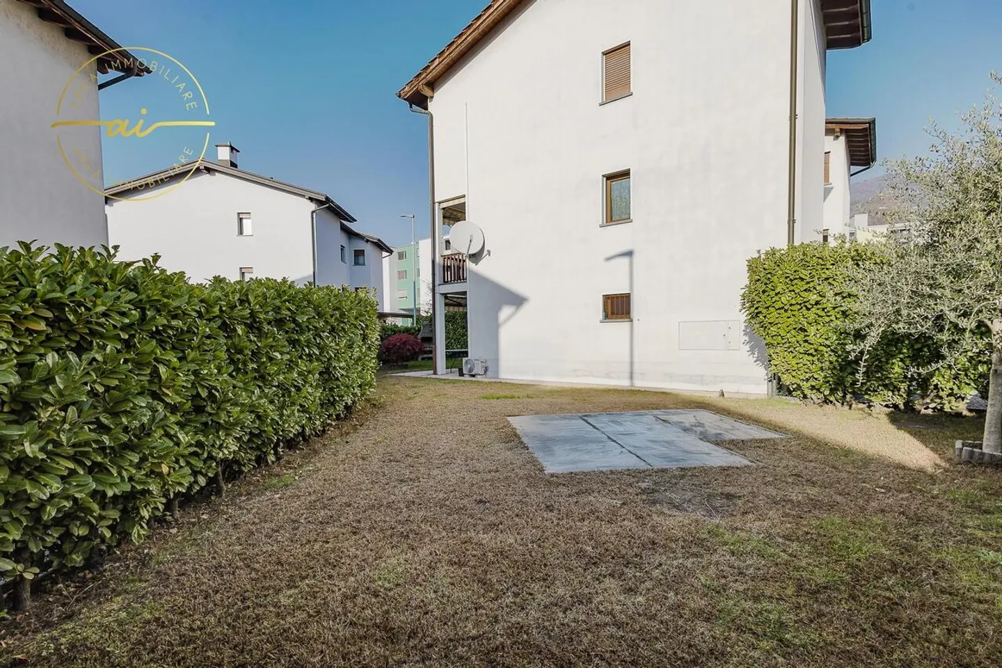 VILLETTA CONTIGUA DI 5.5 LOCALI CON GIARDINO A MORBIO - Foto 4 di 13