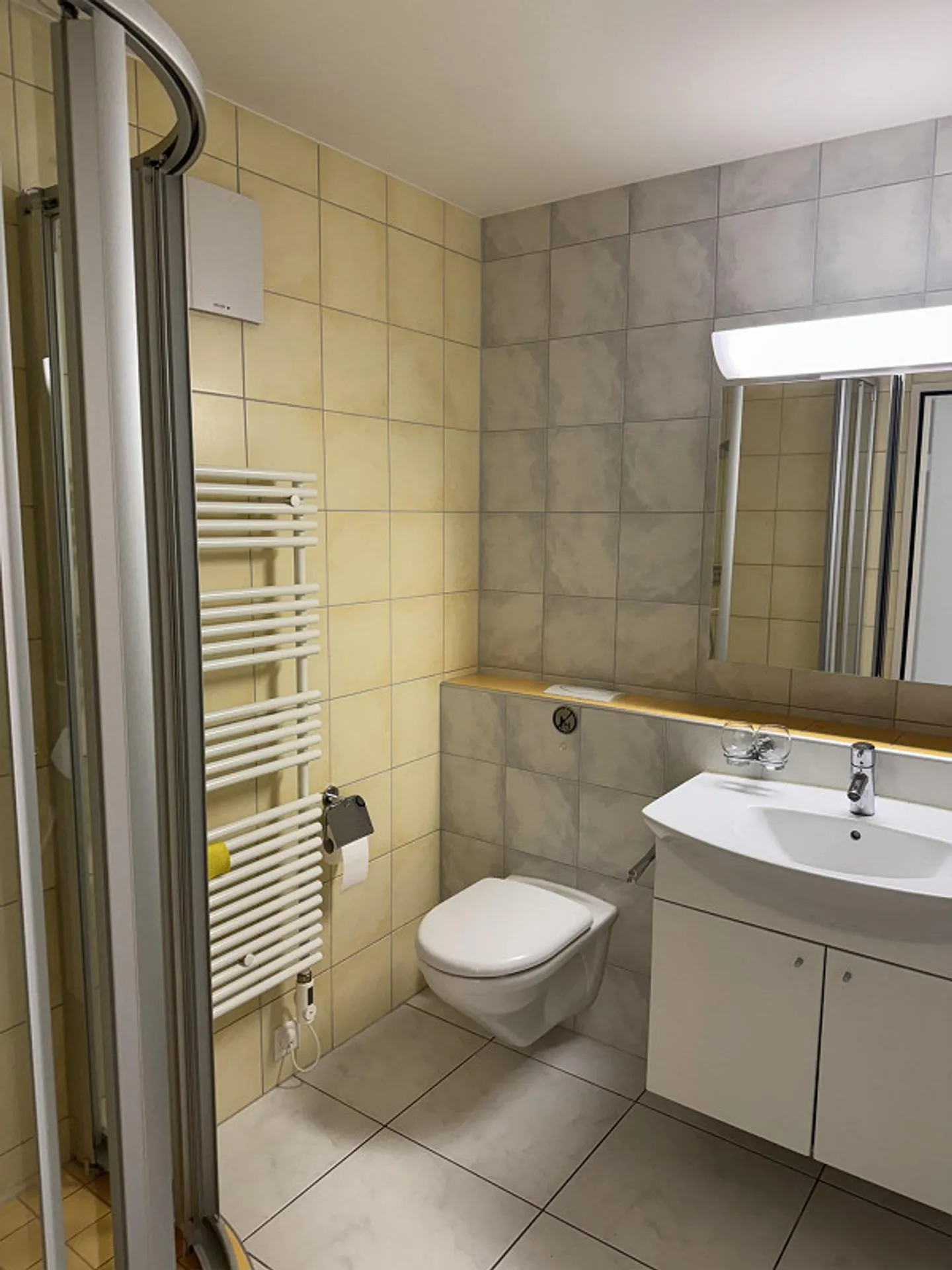 Bel appartement avec grand balcon dans une rue latérale calme - Photo 4 sur 10