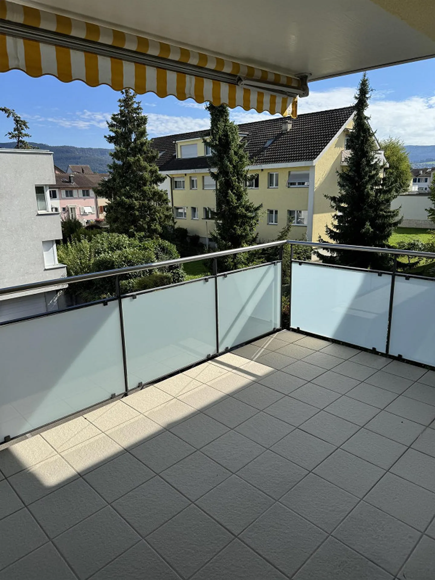 Bel appartement avec grand balcon dans une rue latérale calme - Photo 9 sur 10