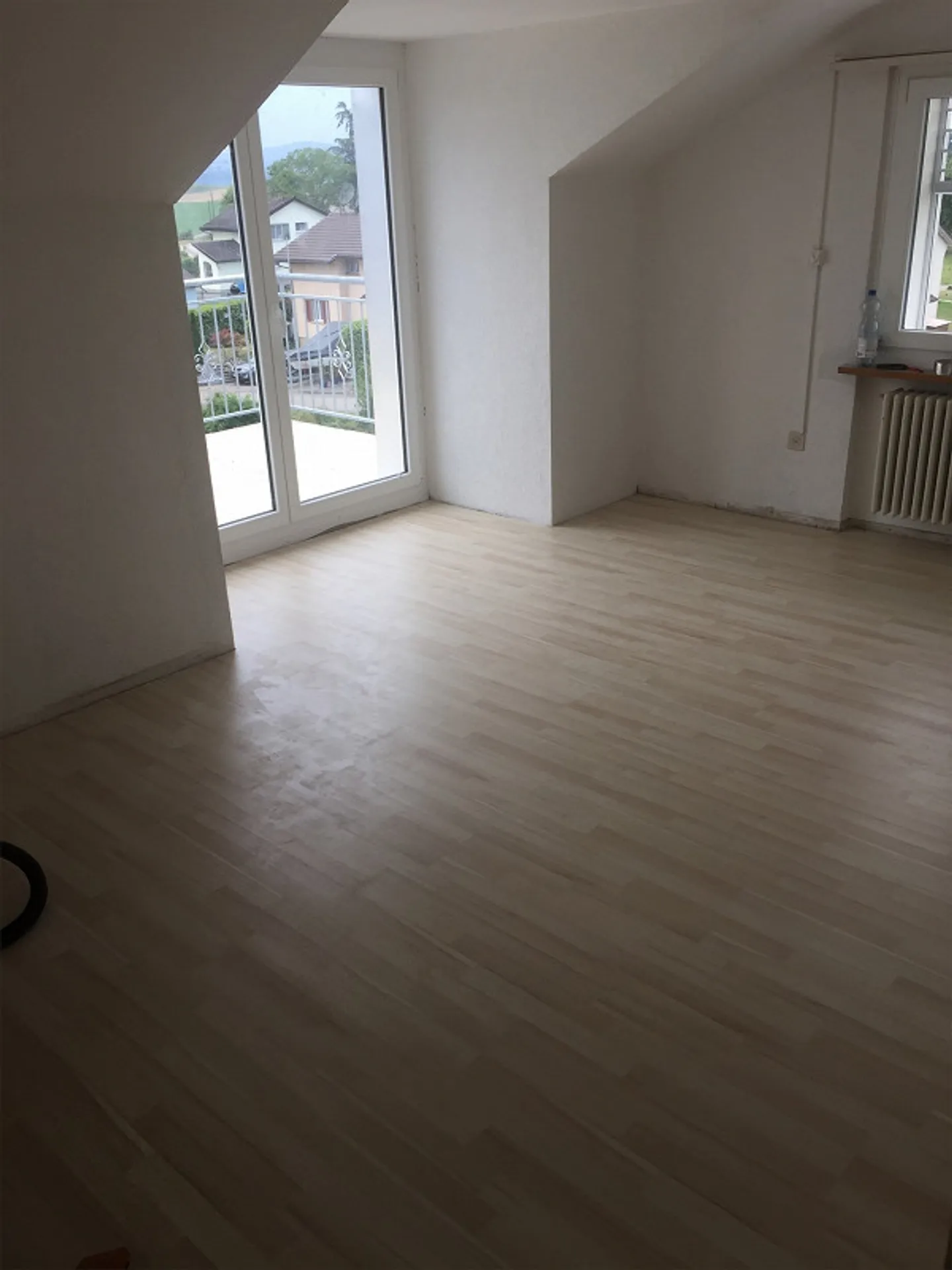 2.5 - Zimmer-Dachwohnung mit grossem Balkon - Foto 2 von 4