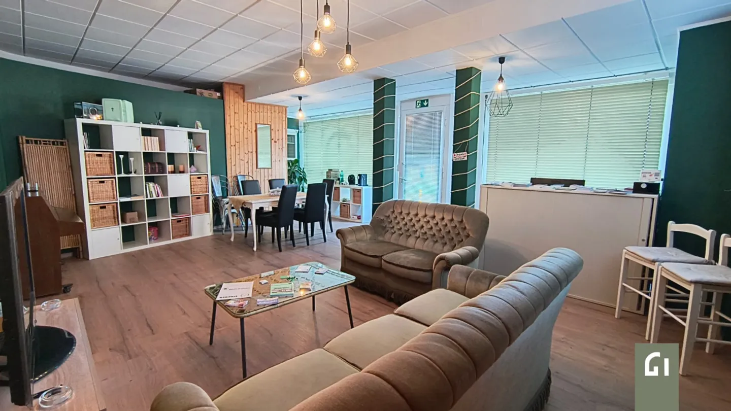 Espace Commercial à Vendre - Photo 2 sur 3