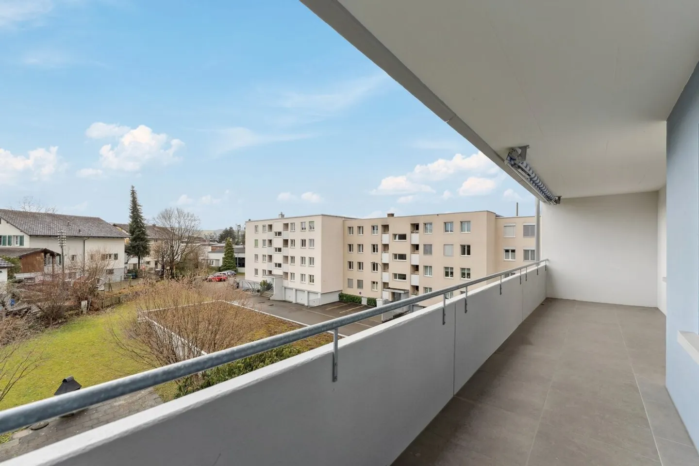 Bright, well-maintained and ideally located - Photo 4 of 10