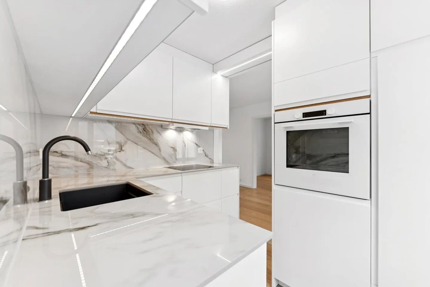 Bright, well-maintained and ideally located - Photo 5 of 10