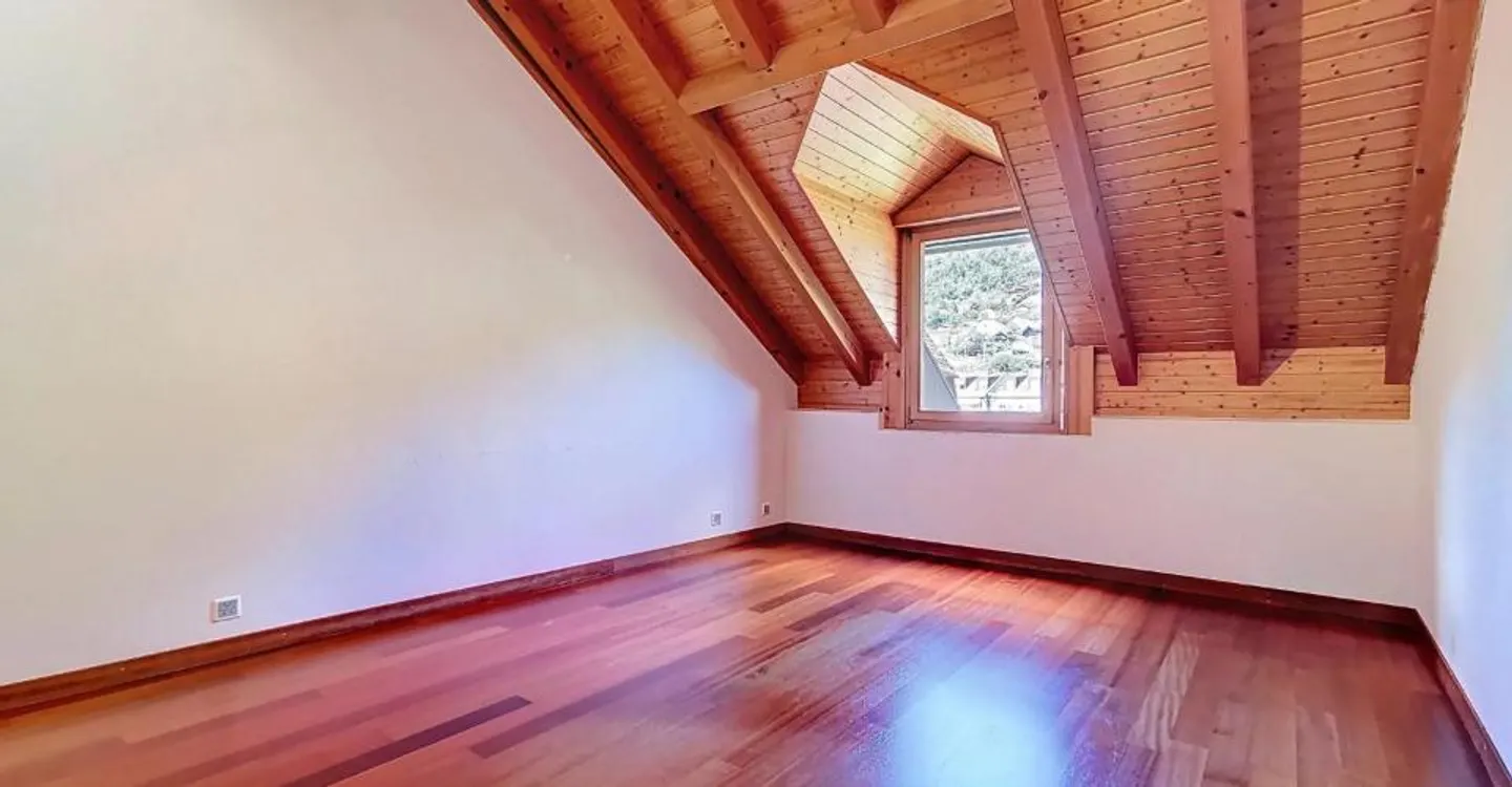 Appartement de caractère avec mezzanine - Photo 5 sur 6