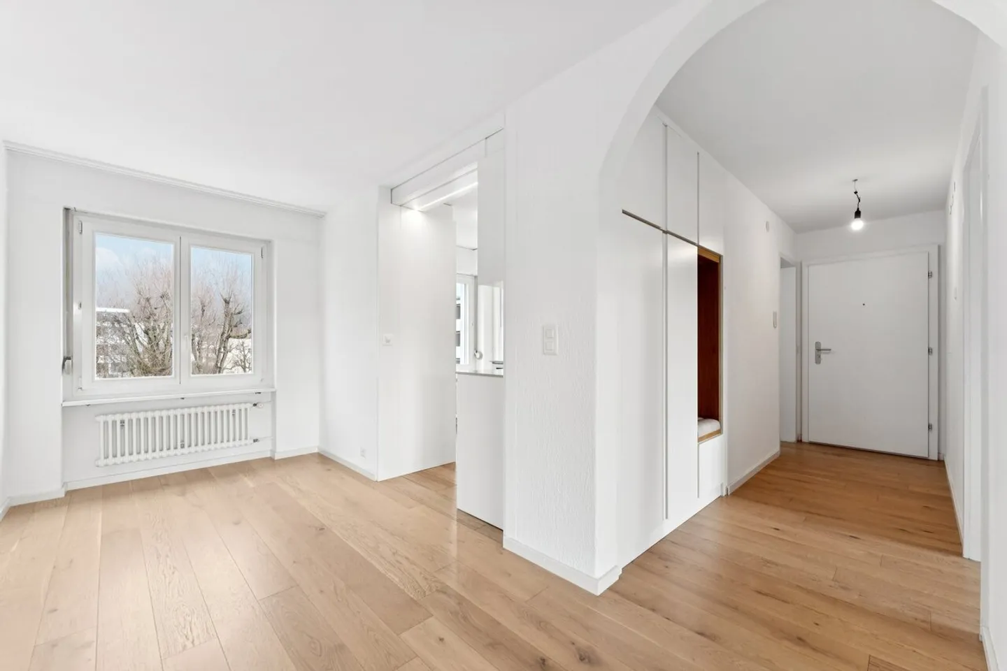 Bright, well-maintained and ideally located - Photo 6 of 10