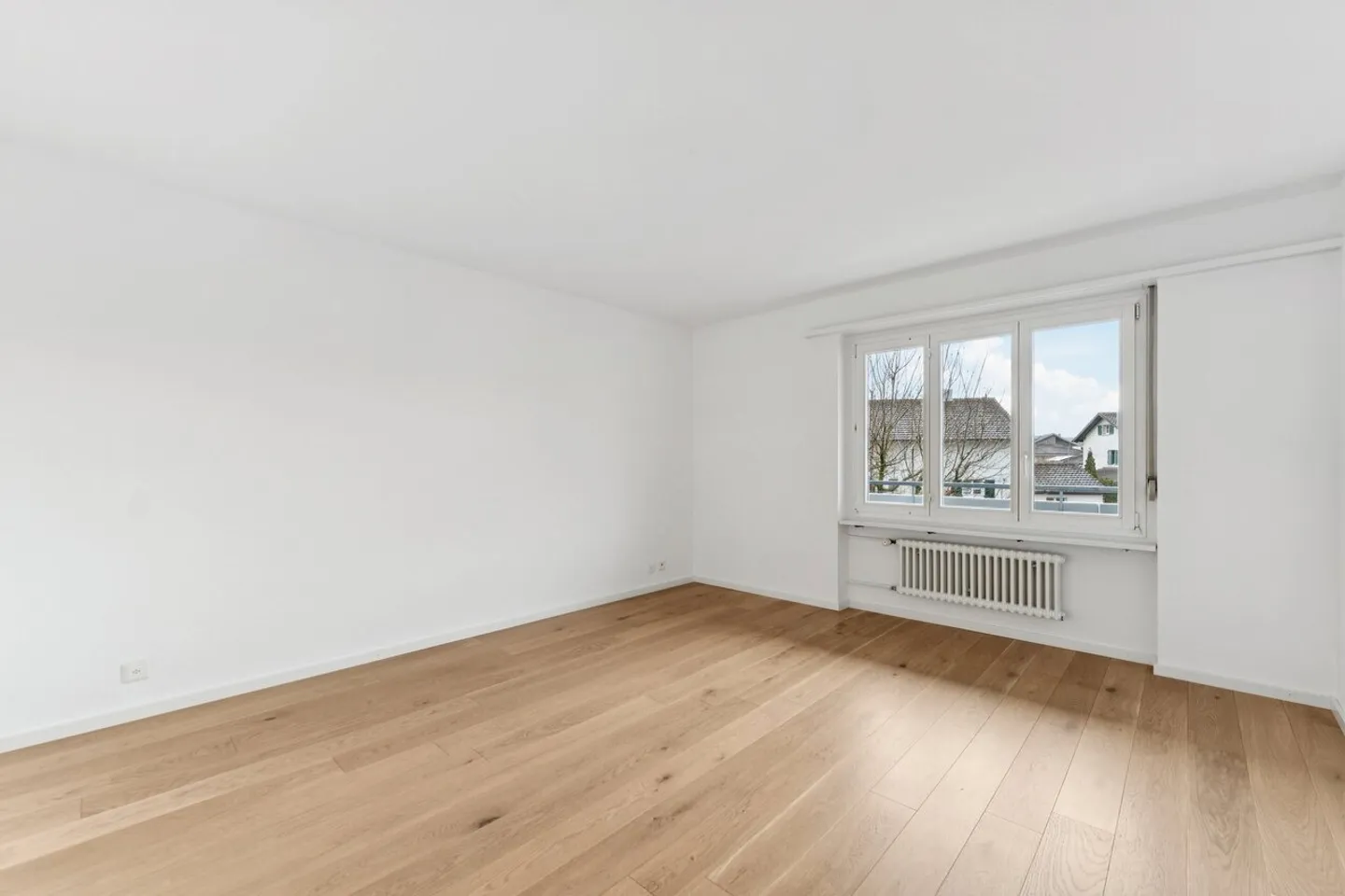 Bright, well-maintained and ideally located - Photo 8 of 10