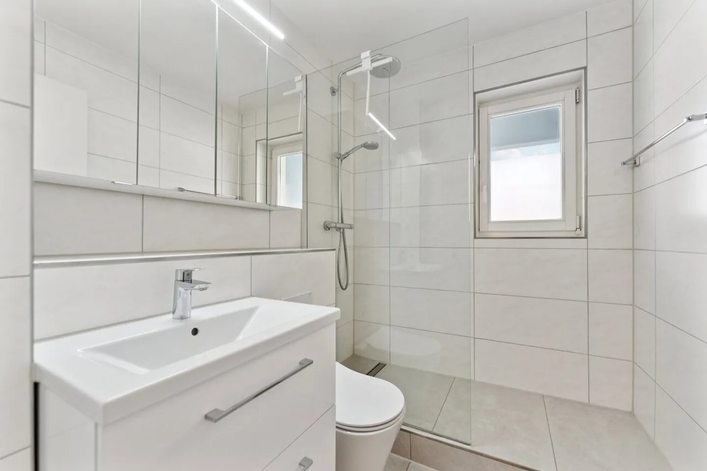 Bright, well-maintained and ideally located - Photo 9 of 10