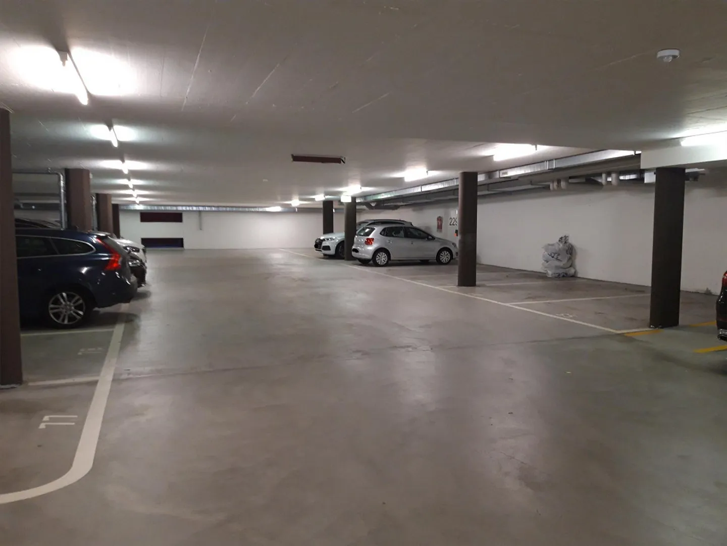Motorradparkplatz in Zürich Seebach - Foto 1 von 2