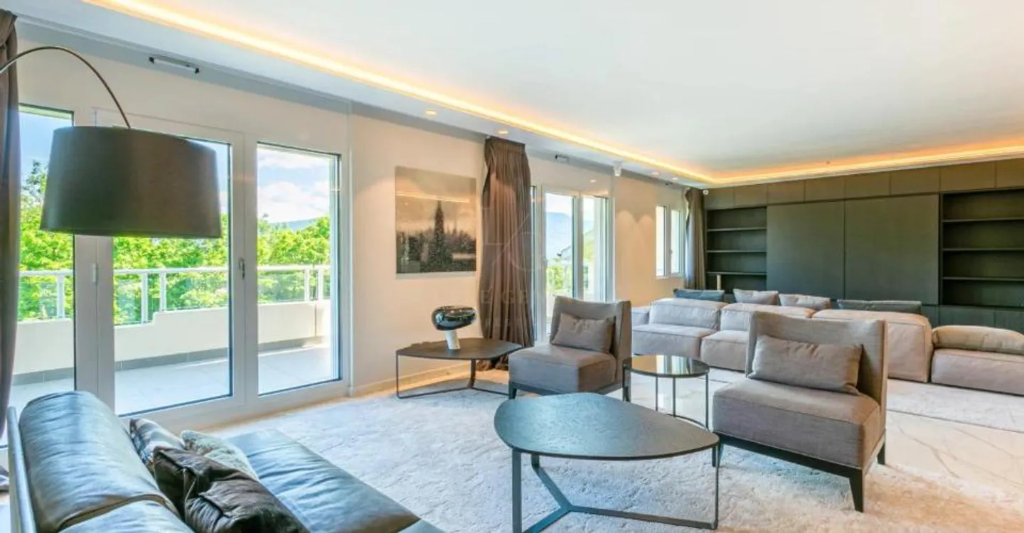 Luxurious Duplex Apartment - Photo 2 of 11