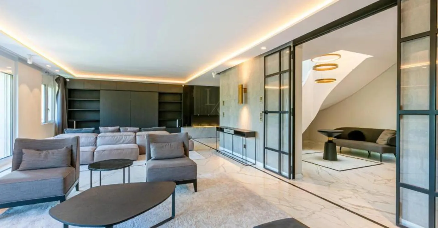 Luxurious Duplex Apartment - Photo 3 of 11