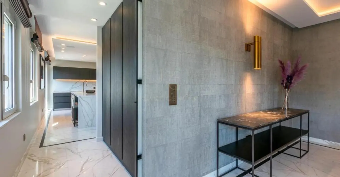 Luxurious Duplex Apartment - Photo 8 of 11