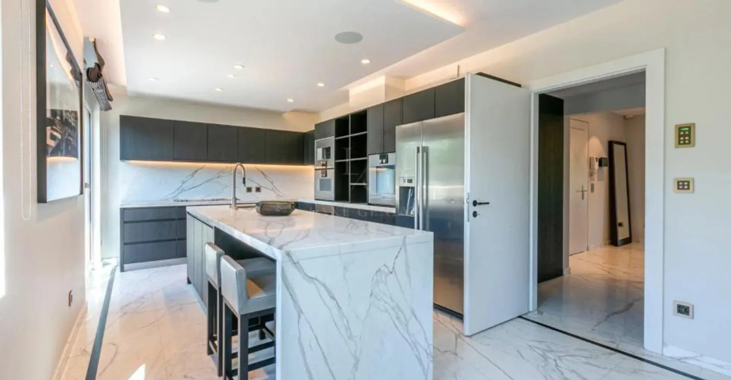 Luxurious Duplex Apartment - Photo 9 of 11