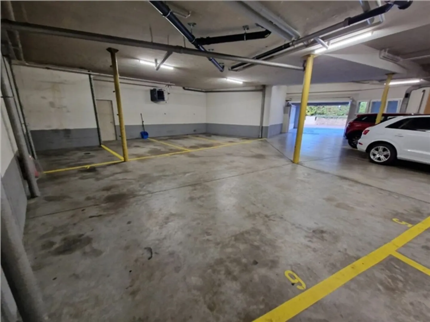 Commercial for rent - Photo 2 of 3