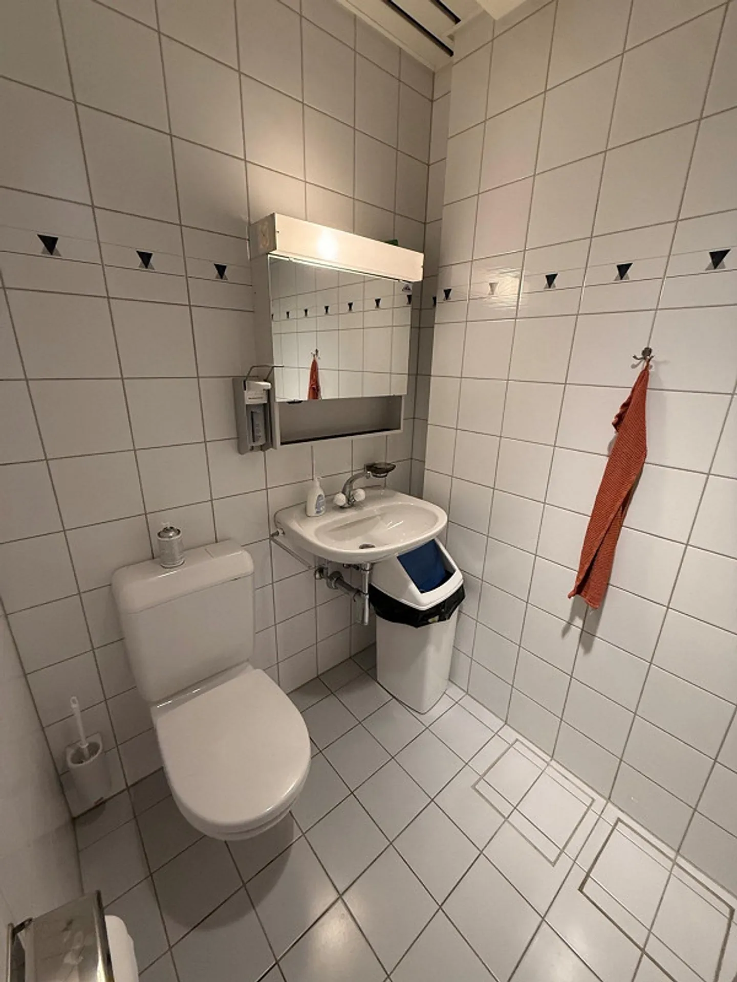 Your new business address is waiting for you - office space for rent - Photo 7 of 8