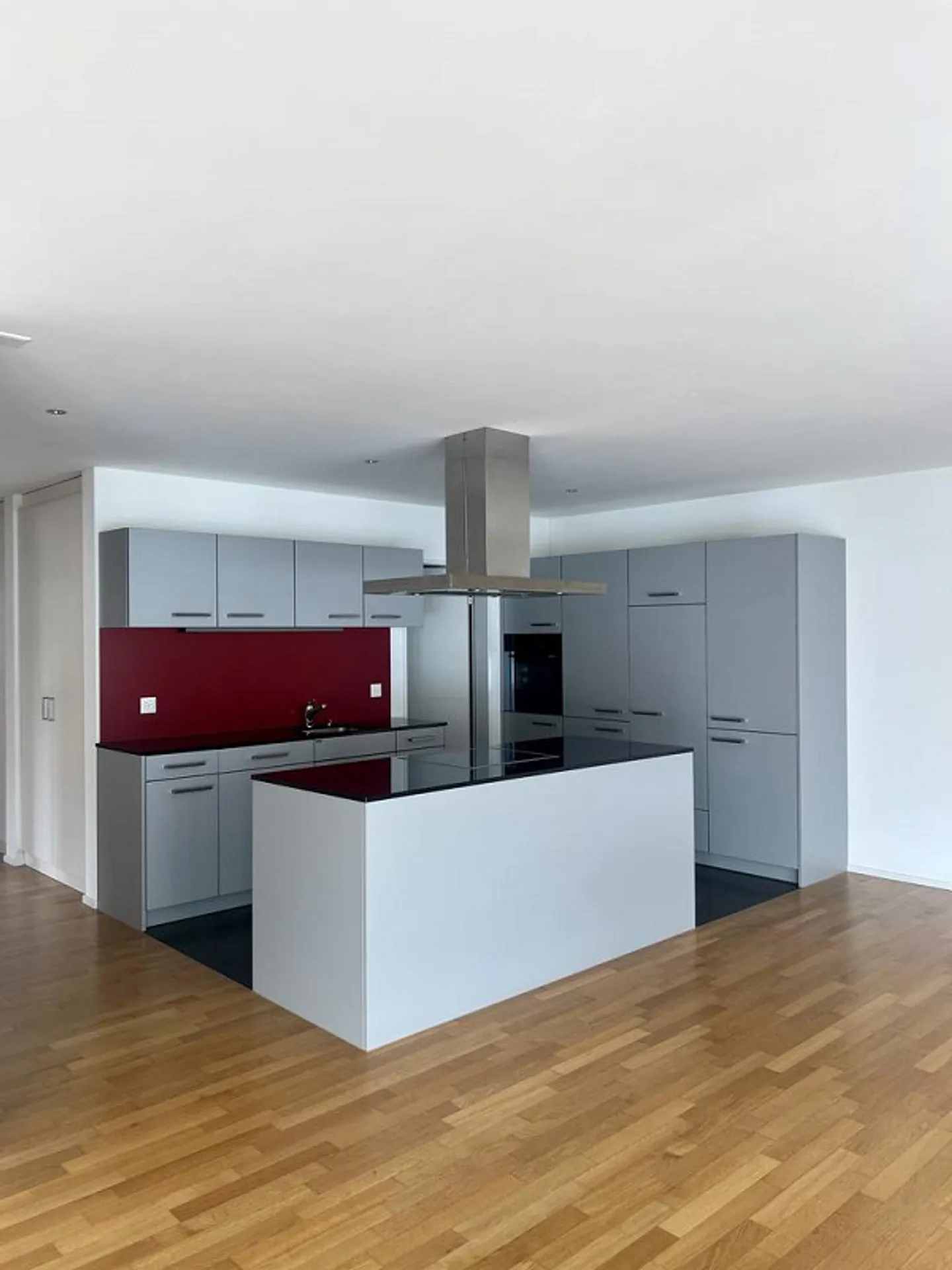 Moderne Wohnung mit grossem Balkon - Foto 3 von 11