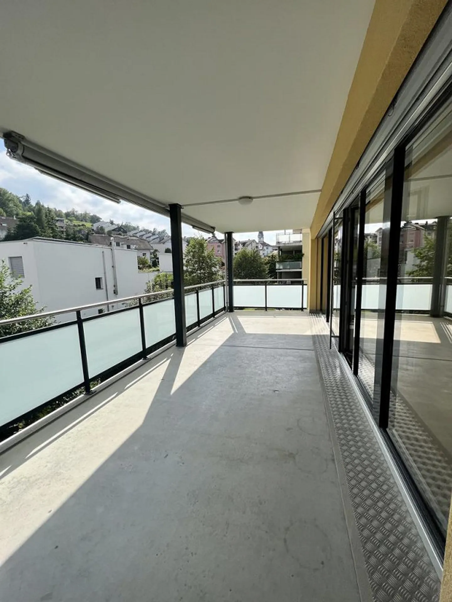 Moderne Wohnung mit grossem Balkon - Foto 9 von 11