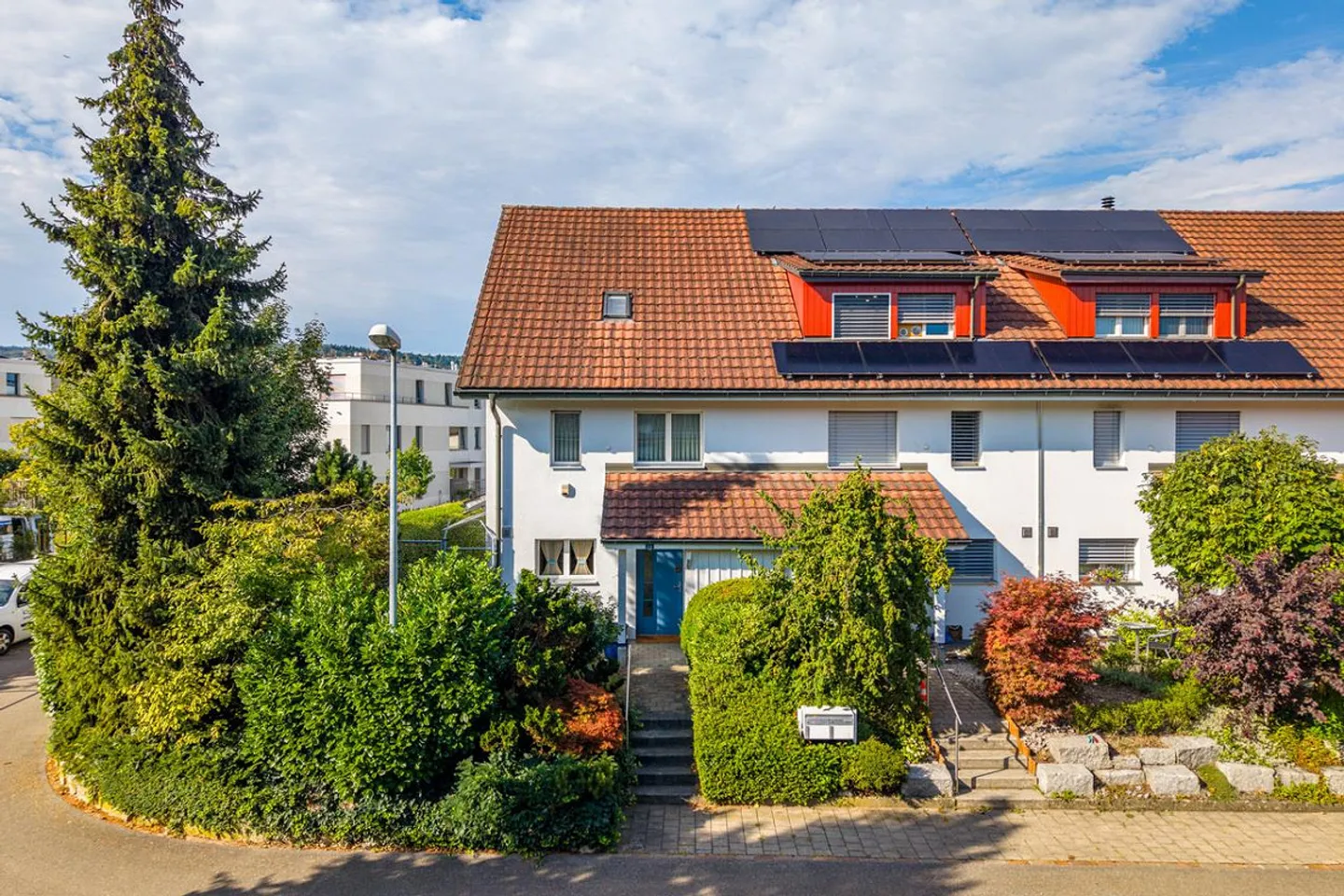 Charmante maison de coin en rangée avec jardin à Würenlos - Photo 2 sur 18