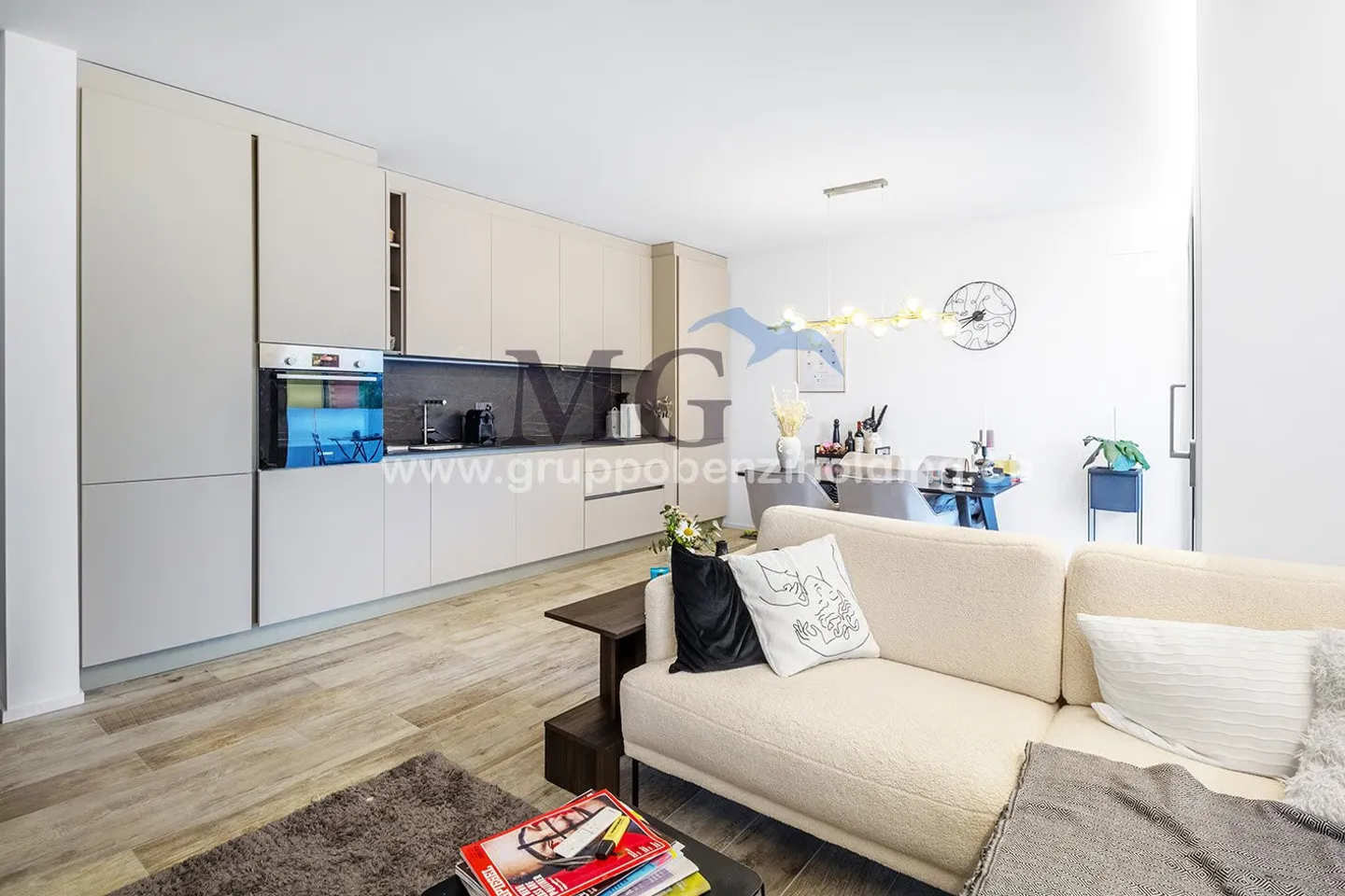 Spacious 2.5-room new apartment with open view - Photo 3 of 12