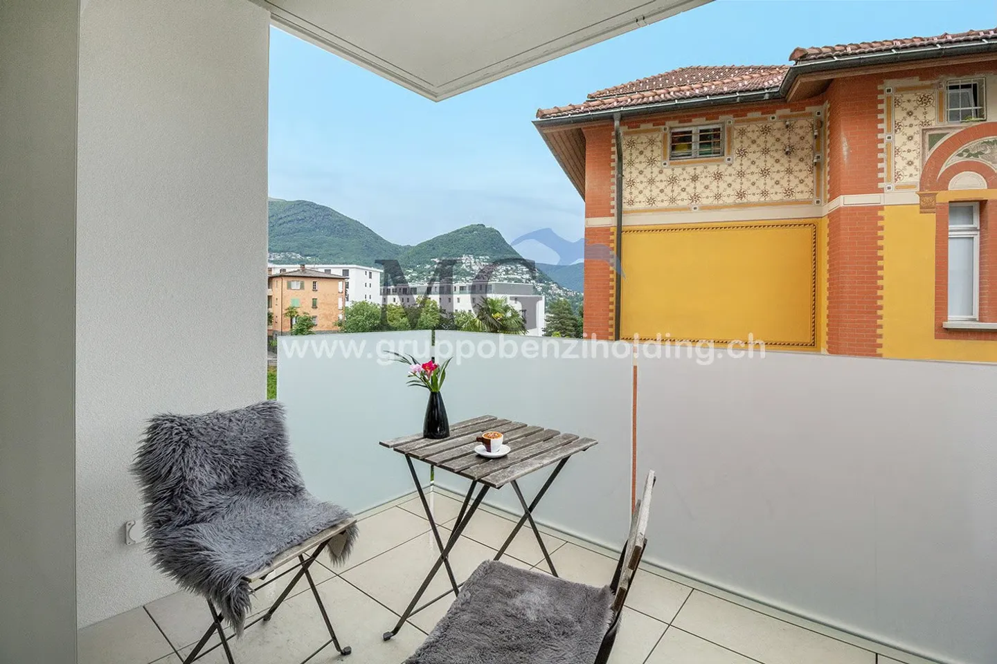 Spacious 2.5-room new apartment with open view - Photo 5 of 12