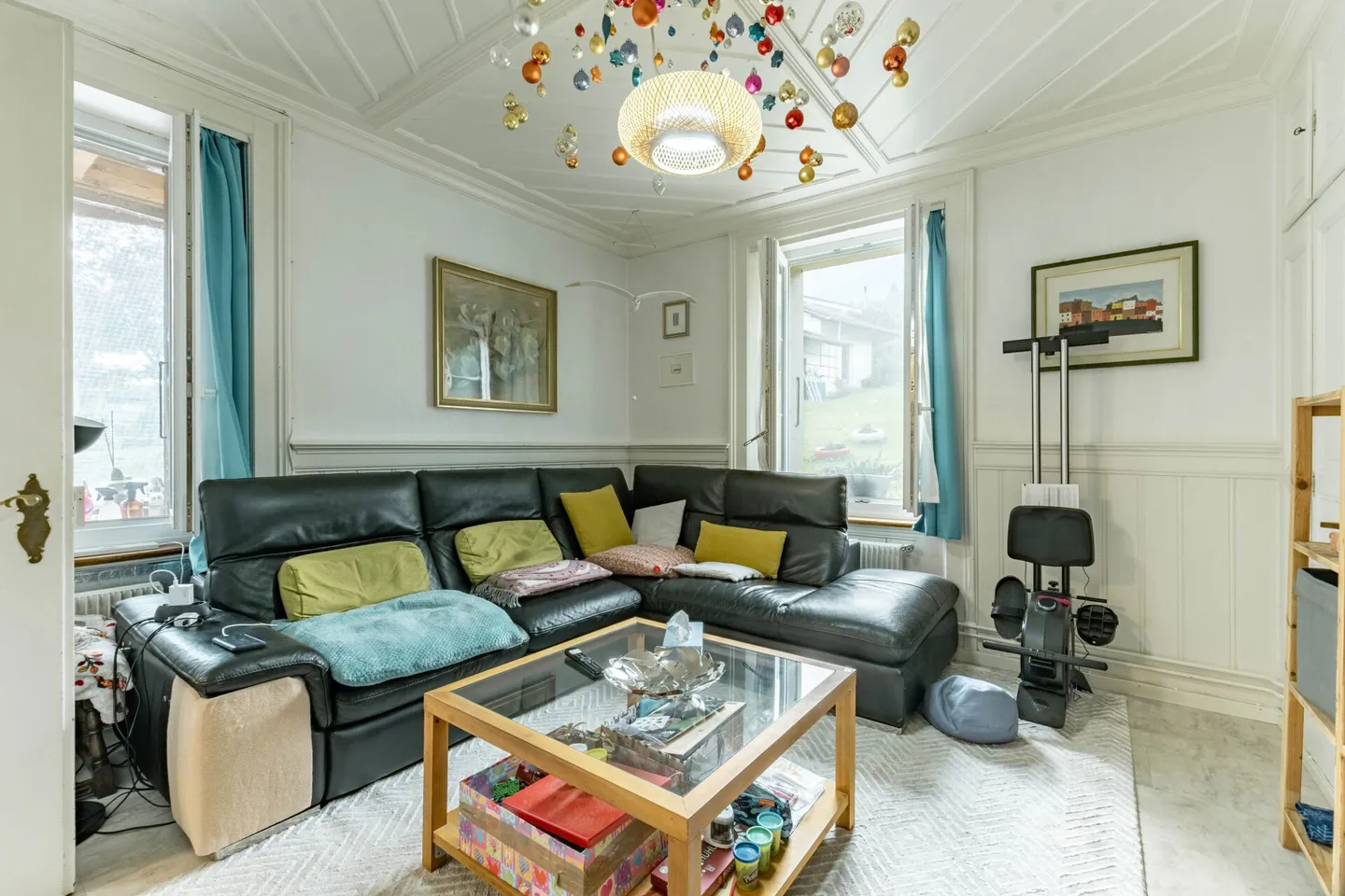 Casa Trifamiliare con Fascino Rurale Inclusa di Terreno Edificabile a Leissigen - Foto 6 di 39