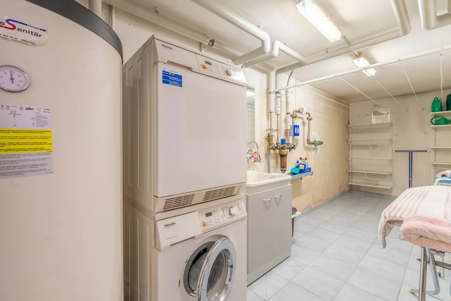 Charmante maison de coin en rangée avec jardin à Würenlos - Photo 17 sur 18