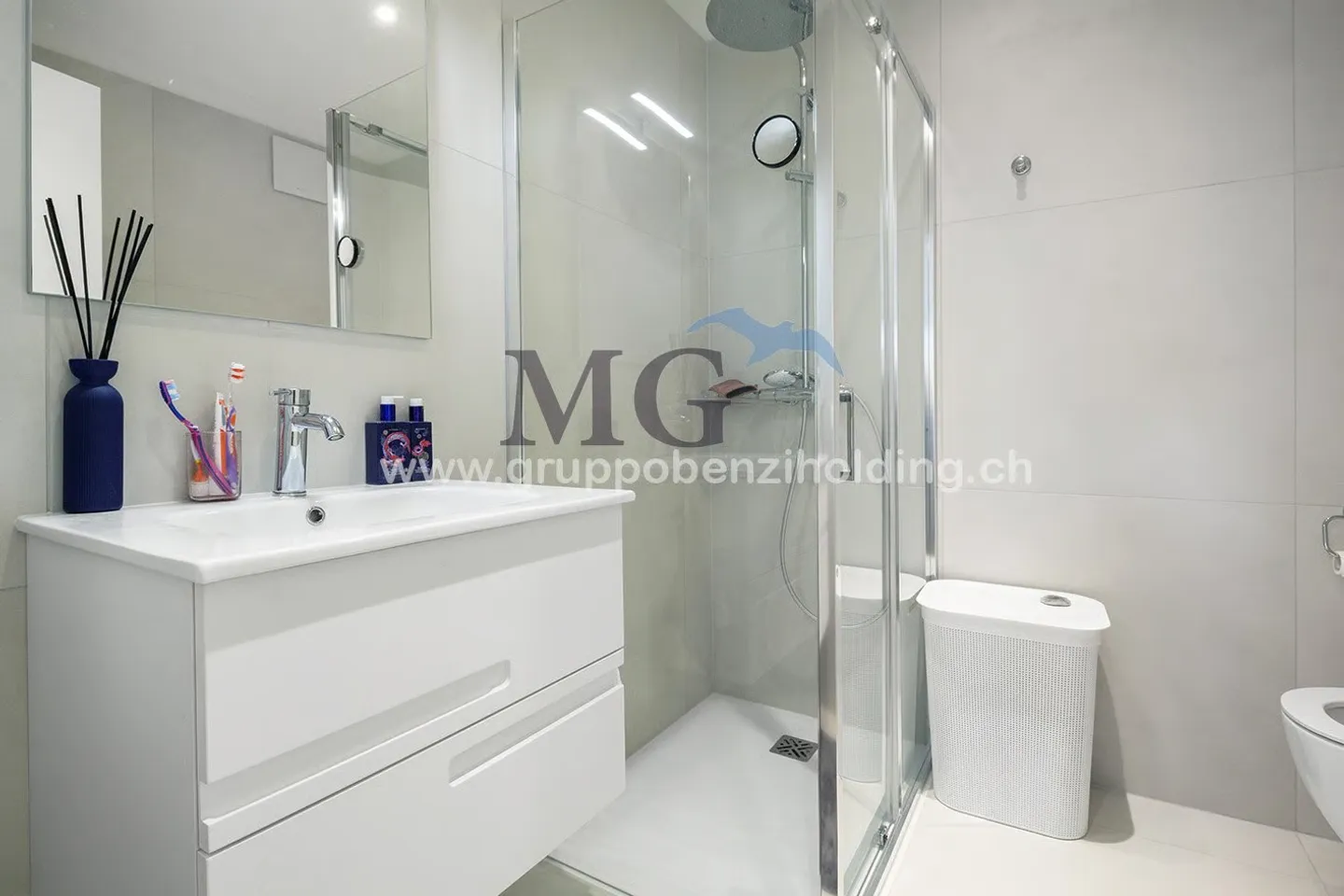 Spacious 2.5-room new apartment with open view - Photo 7 of 12