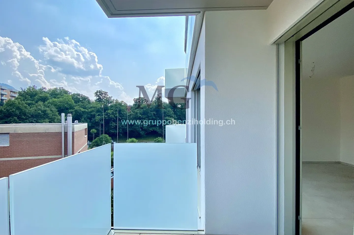 Spacious 2.5-room new apartment with open view - Photo 8 of 12