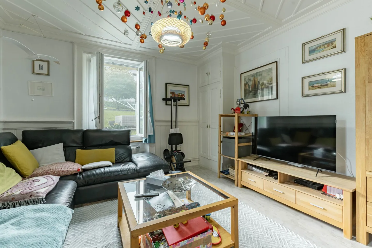 Casa Trifamiliare con Fascino Rurale Inclusa di Terreno Edificabile a Leissigen - Foto 7 di 39