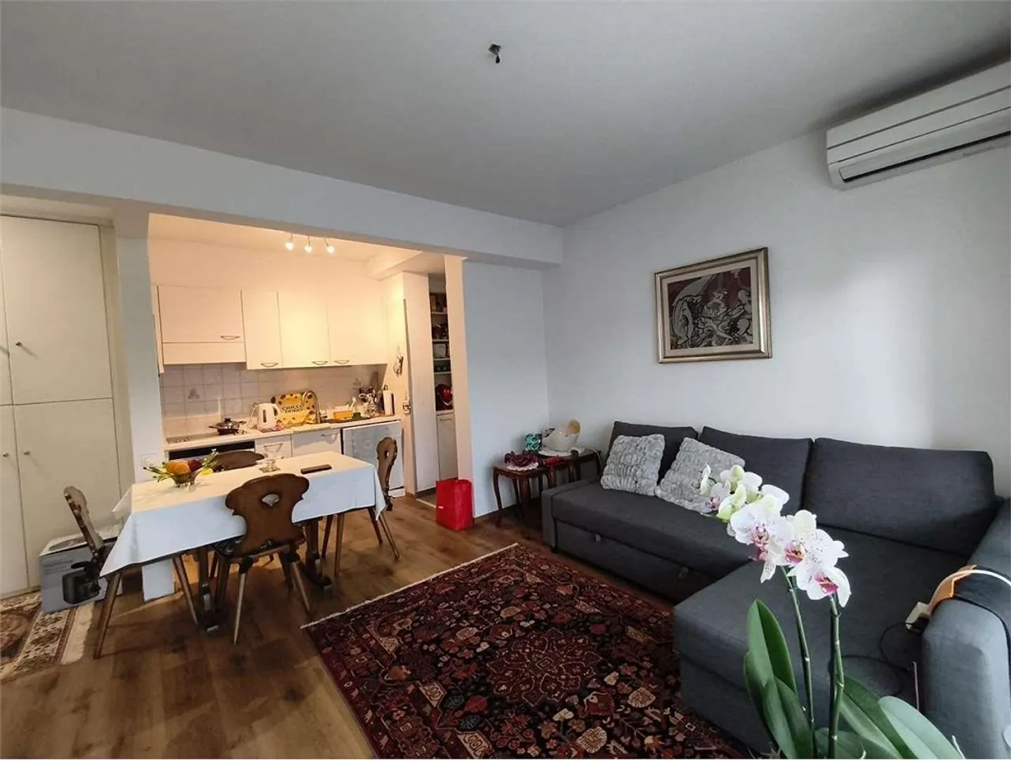 Bright 2.5-room apartment with large exclusive outdoor area and parking space - Photo 2 of 9