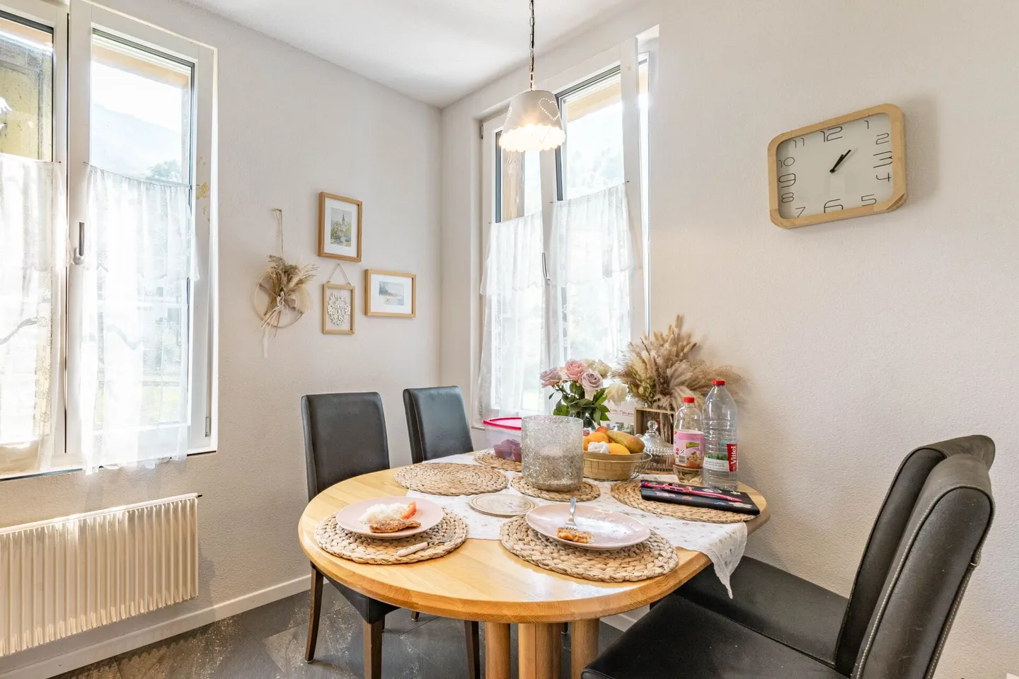 Casa Trifamiliare con Fascino Rurale Inclusa di Terreno Edificabile a Leissigen - Foto 16 di 39