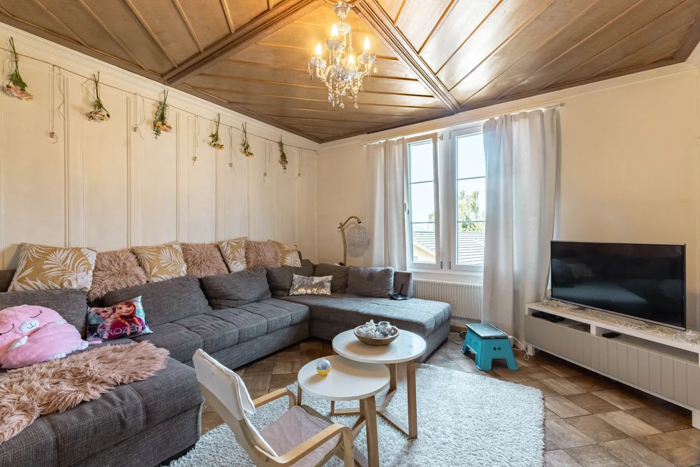 Casa Trifamiliare con Fascino Rurale Inclusa di Terreno Edificabile a Leissigen - Foto 17 di 39