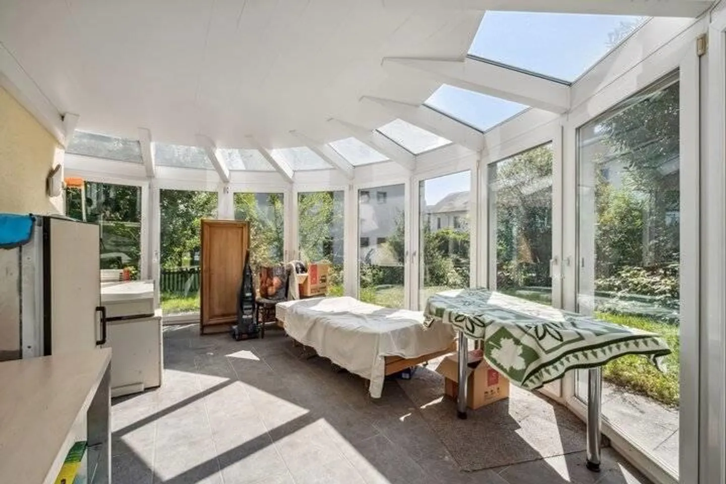 MAISON INDIVIDUELLE RUSTIQUE OU GRAND POTENTIEL EN TANT QUE TERRAIN À BÂTIR - Photo 2 sur 7