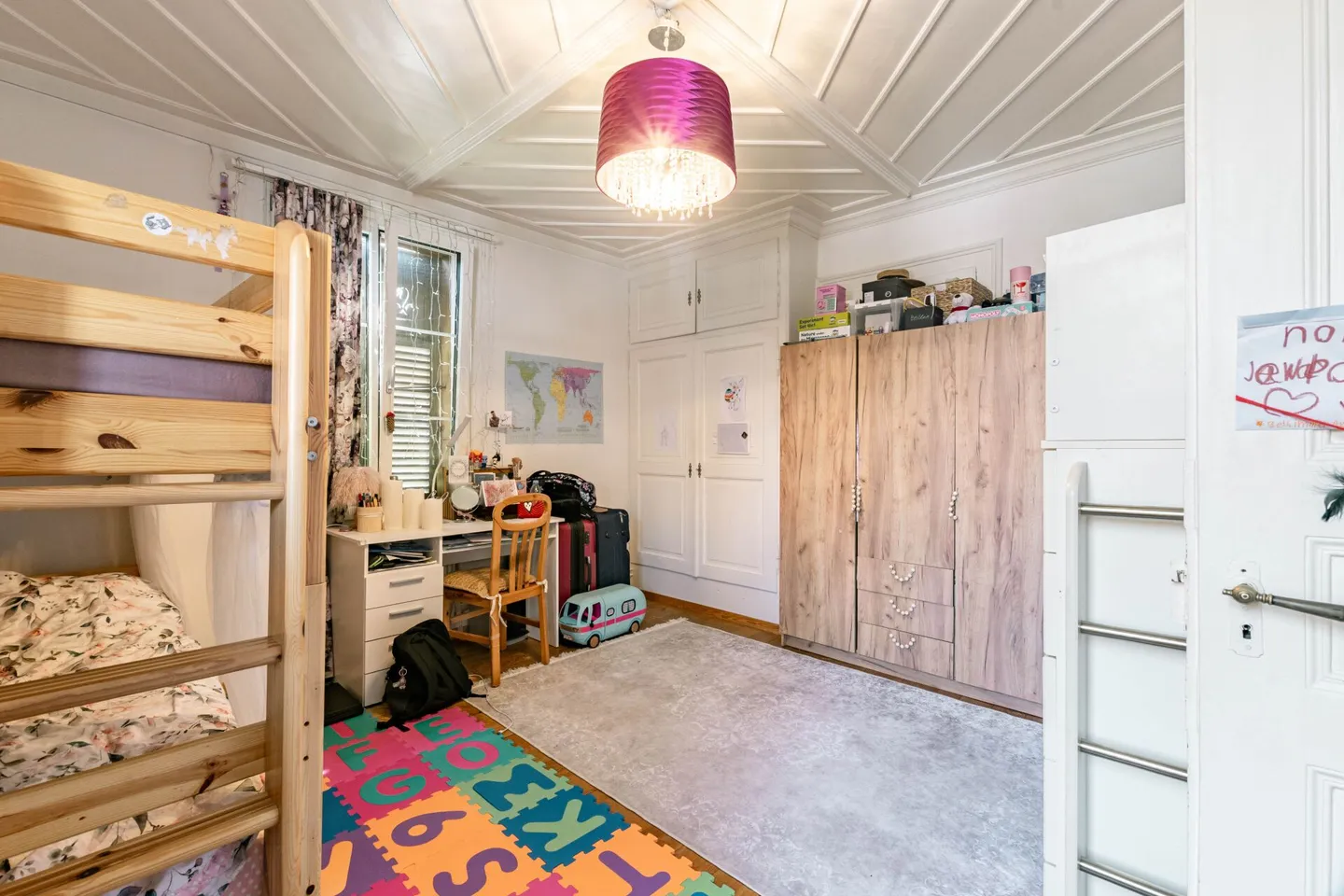 Casa Trifamiliare con Fascino Rurale Inclusa di Terreno Edificabile a Leissigen - Foto 19 di 39