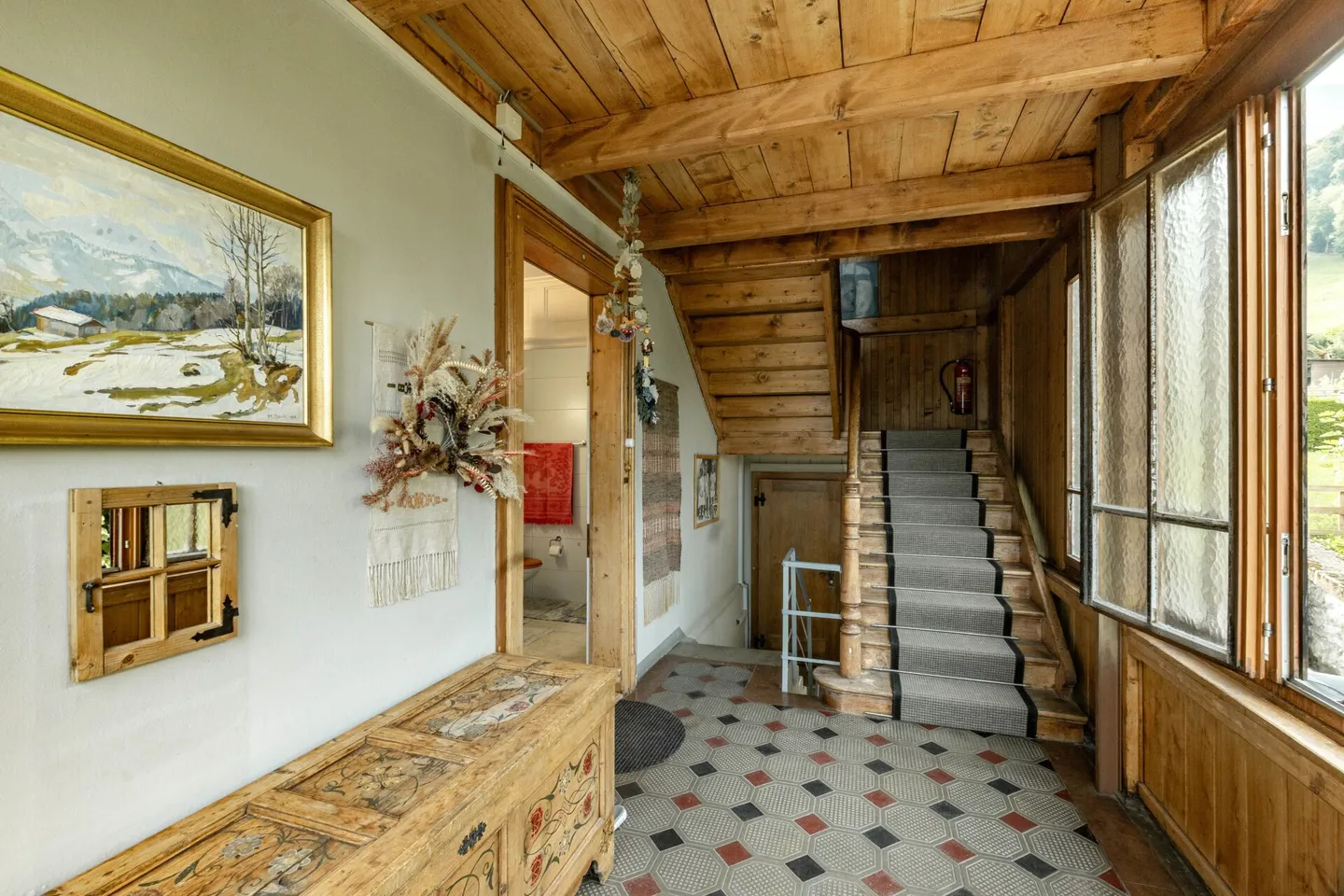 Casa Trifamiliare con Fascino Rurale Inclusa di Terreno Edificabile a Leissigen - Foto 13 di 39