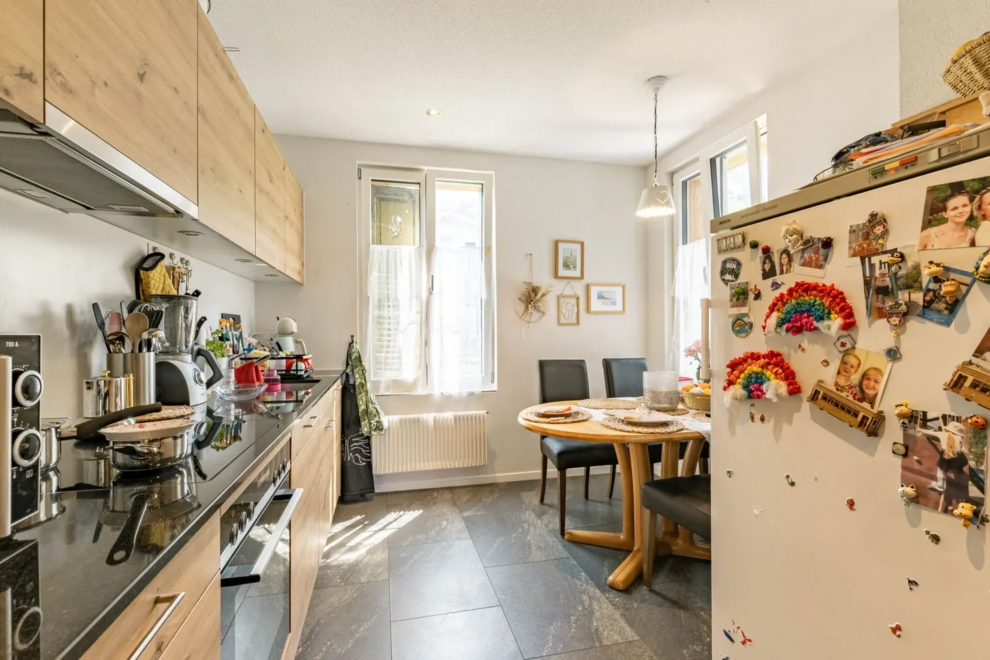 Casa Trifamiliare con Fascino Rurale Inclusa di Terreno Edificabile a Leissigen - Foto 15 di 39