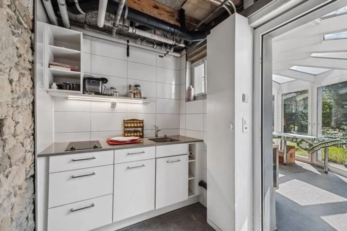 MAISON INDIVIDUELLE RUSTIQUE OU GRAND POTENTIEL EN TANT QUE TERRAIN À BÂTIR - Photo 3 sur 7