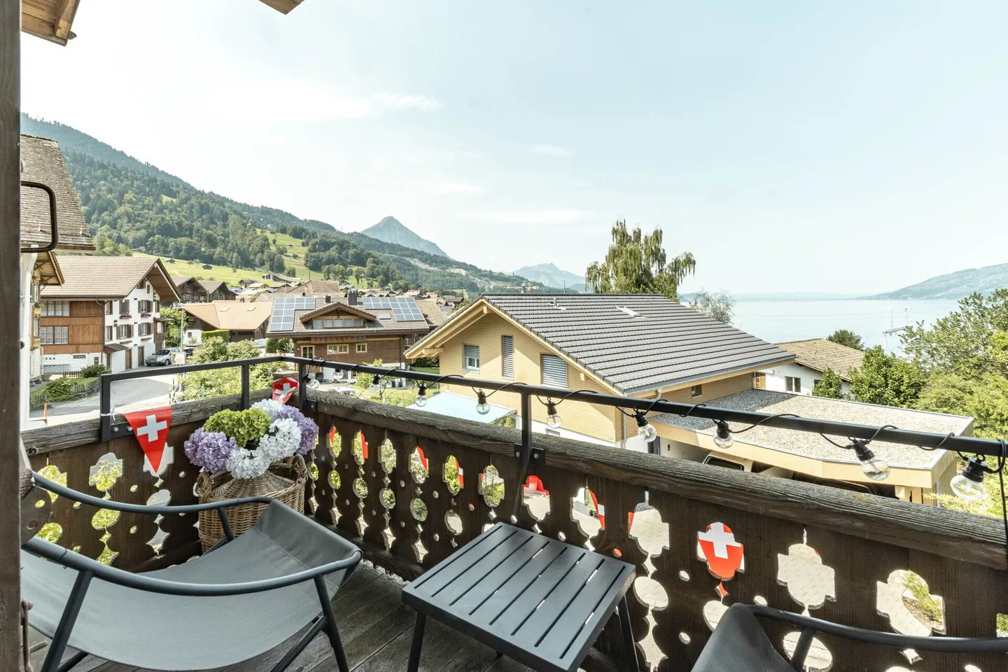 Casa Trifamiliare con Fascino Rurale Inclusa di Terreno Edificabile a Leissigen - Foto 23 di 39