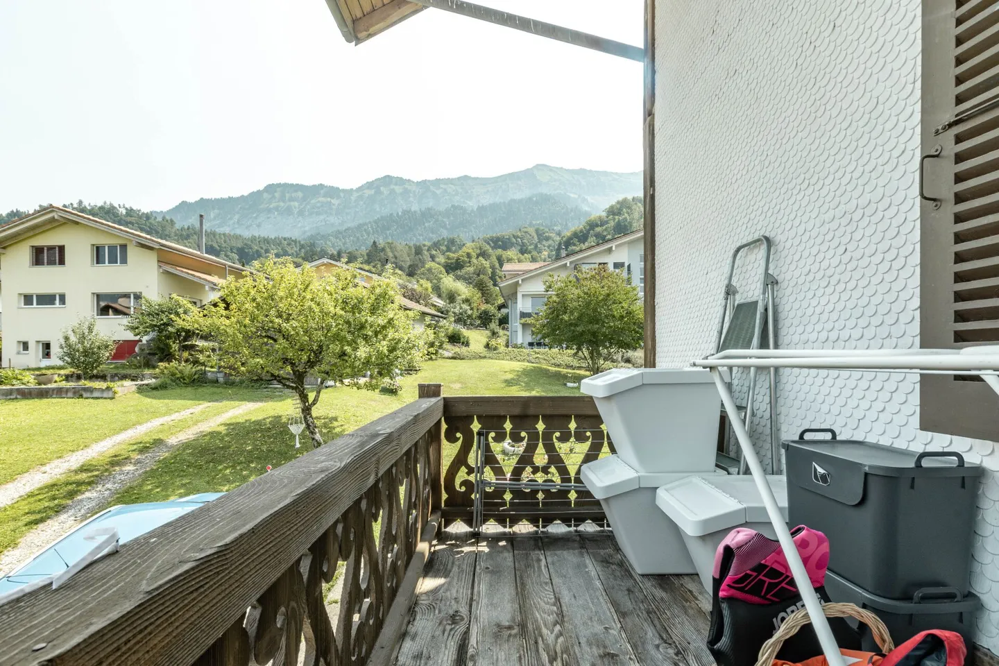 Casa Trifamiliare con Fascino Rurale Inclusa di Terreno Edificabile a Leissigen - Foto 25 di 39