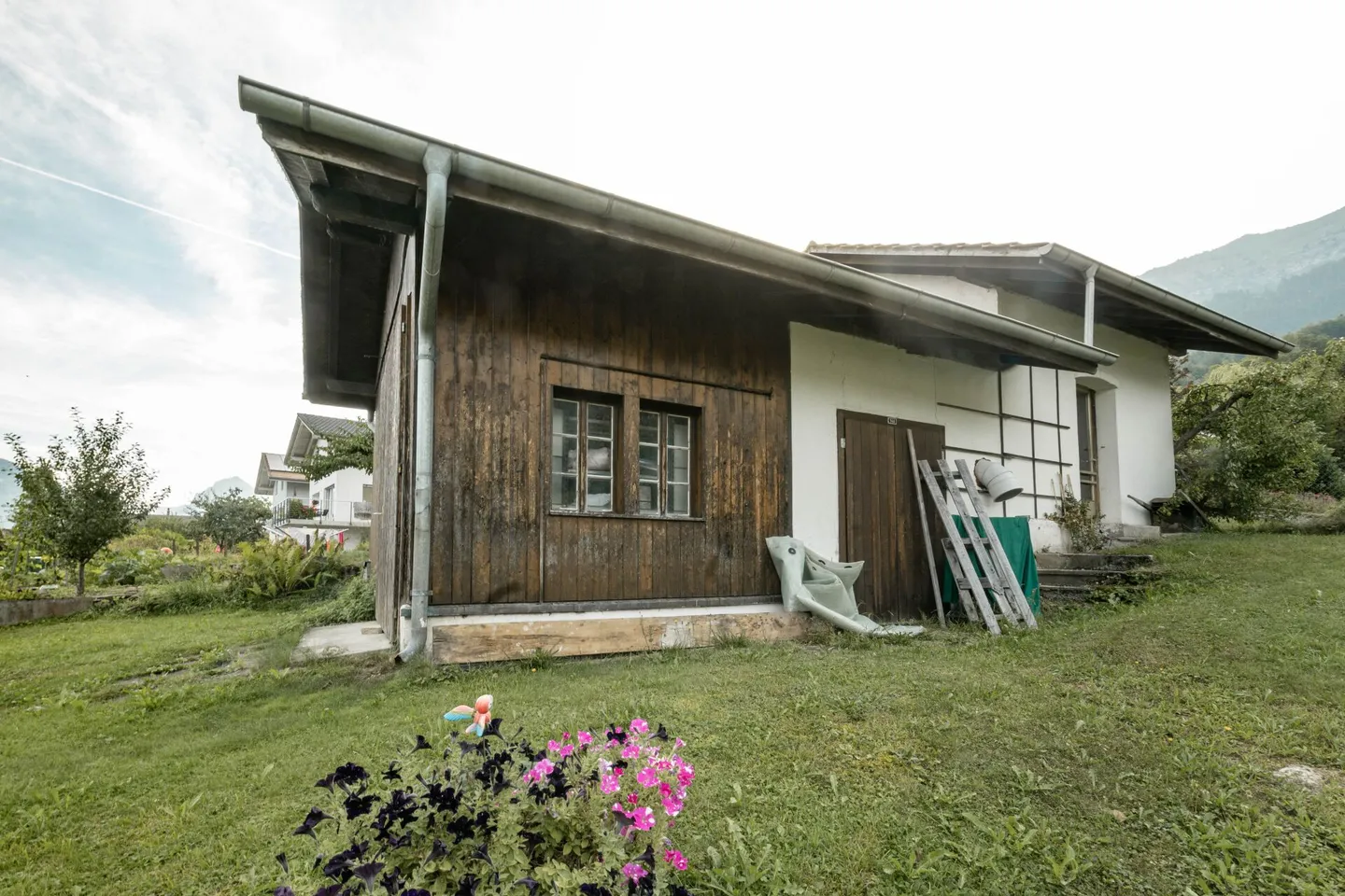 Casa Trifamiliare con Fascino Rurale Inclusa di Terreno Edificabile a Leissigen - Foto 35 di 39
