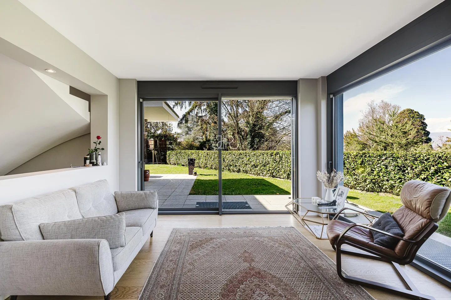 Superb contemporary family villa - Photo 5 of 10