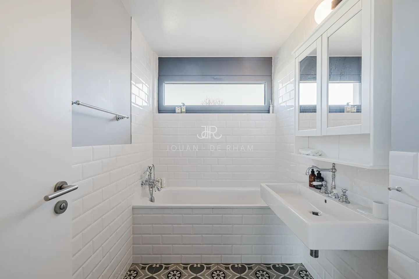 Superb contemporary family villa - Photo 7 of 10