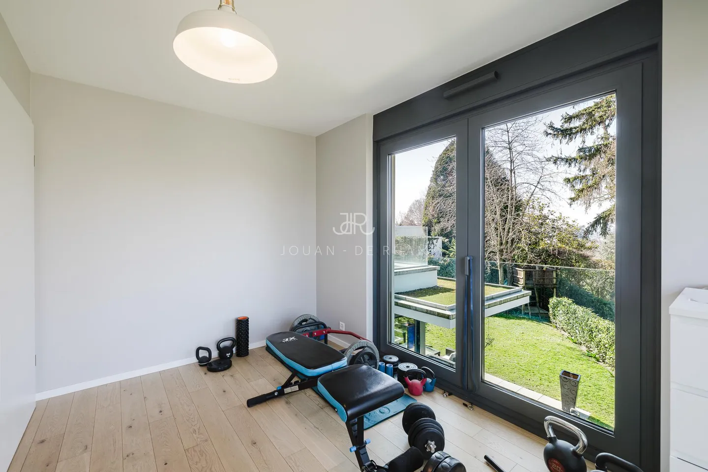 Superb contemporary family villa - Photo 8 of 10